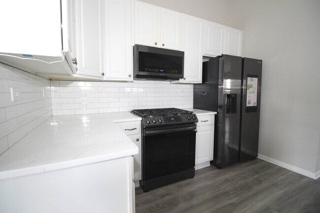 Building Photo - 2518 Golf Ridge Cir