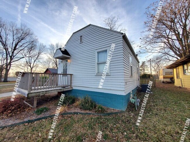 Building Photo - Adorable Independence Home-Showing in NOW!!