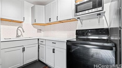 Building Photo - 2115 Ala Wai Blvd