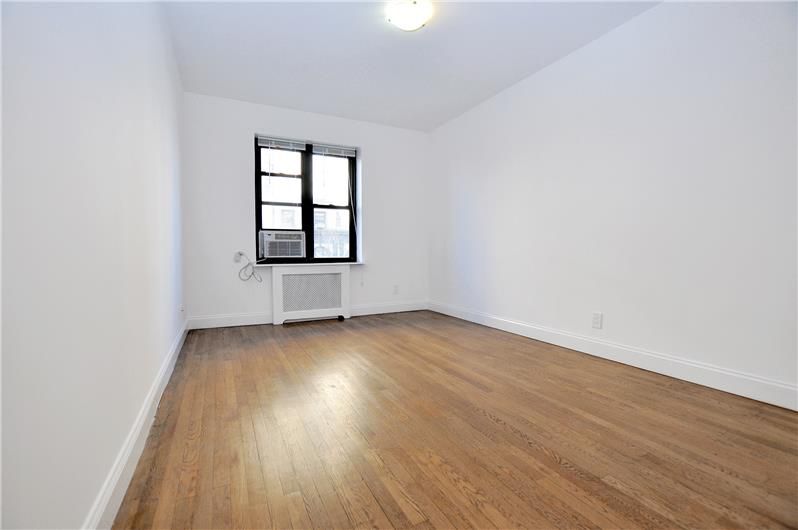 Primary Photo - 322 W 23rd St