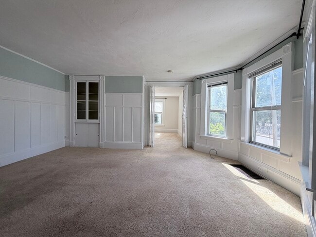 Building Photo - 231 Forest St