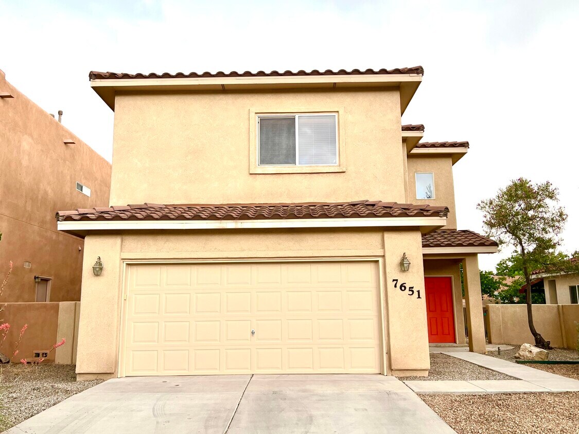 Primary Photo - 7651 Calle Comodo NE