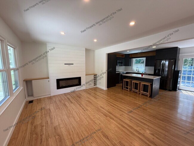 Foto del edificio - 2707 Stratford Dr