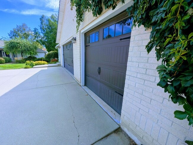 Foto del edificio - 1504 Spring Ln