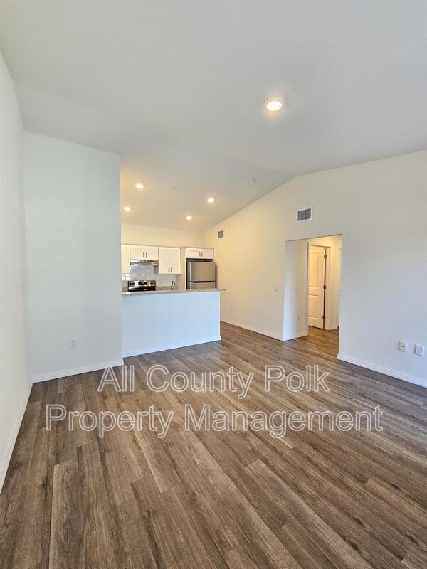 Building Photo - 915 Ariana St