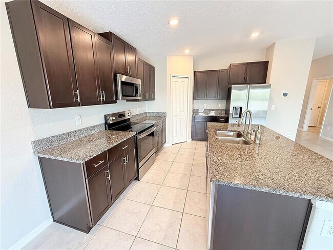 Foto del edificio - 15610 Charr Island St