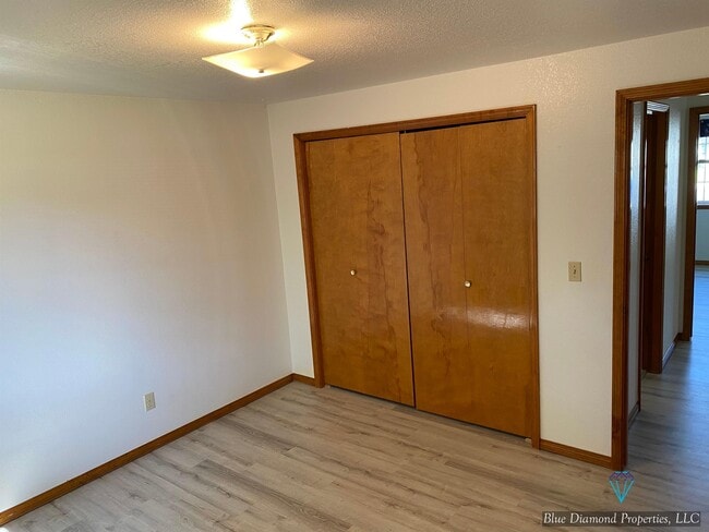 Building Photo - 545 Creekview Dr