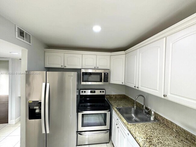 Foto del edificio - 5855 Washington St