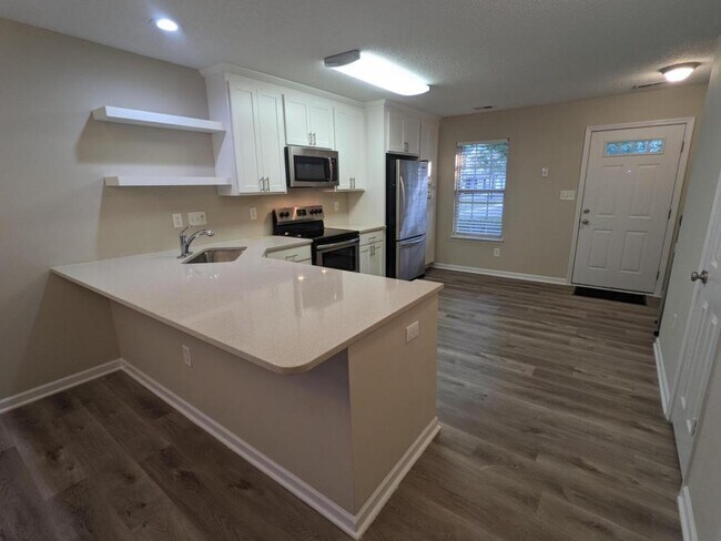 Building Photo - 870 Pelican Bay Dr