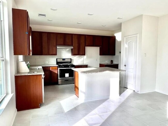 Building Photo - 7118 Escondido Dr