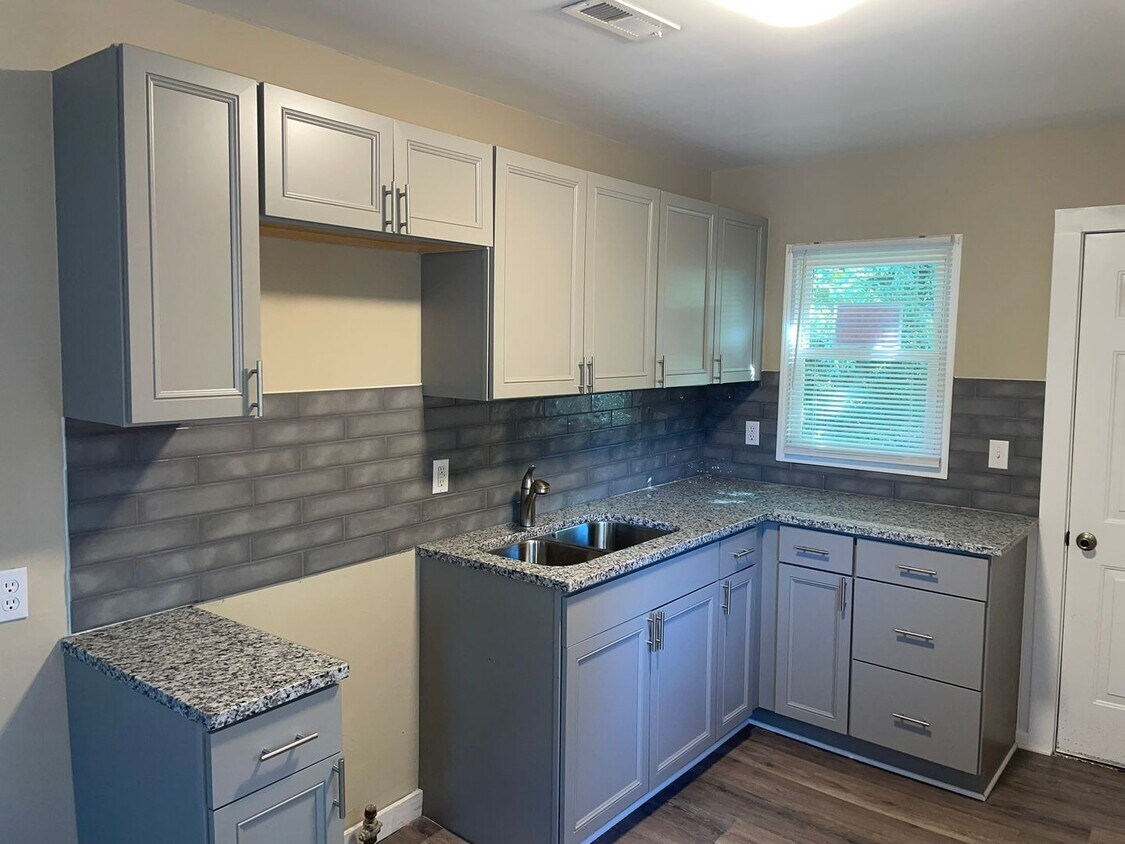 Primary Photo - Newly Renovated 2 Bedroom Home in Washingt...