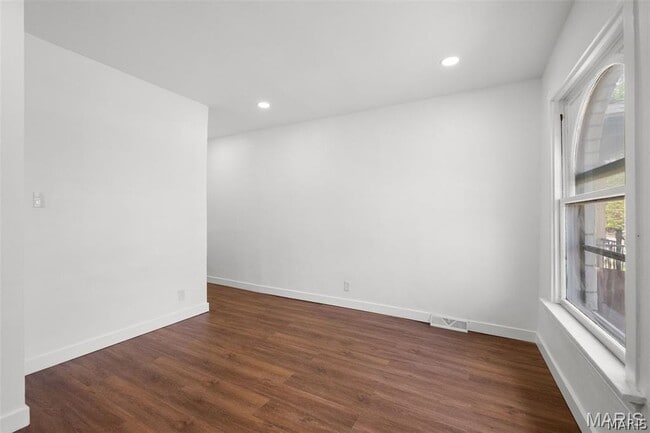 Building Photo - 4936 Shaw Ave