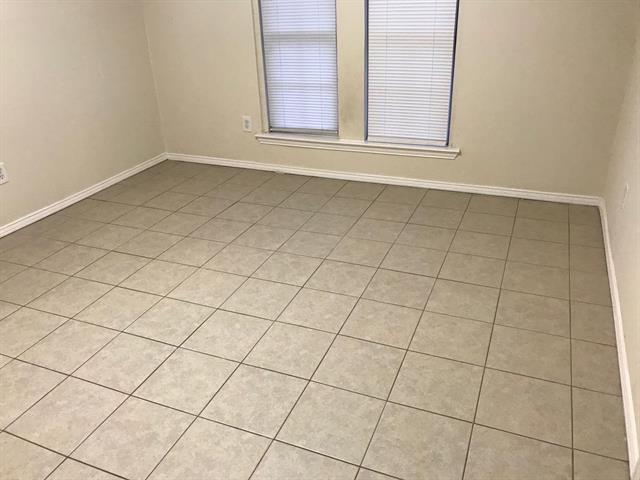 Building Photo - 2805 Parkhaven Dr