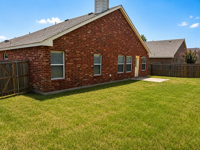 Building Photo - 1406 Millbrook Ln