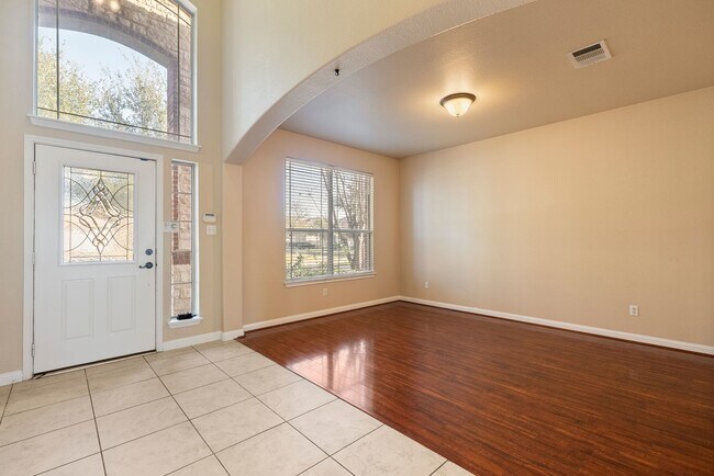 Foto del edificio - Golf Course Views & Elevated Living in Round Rock!