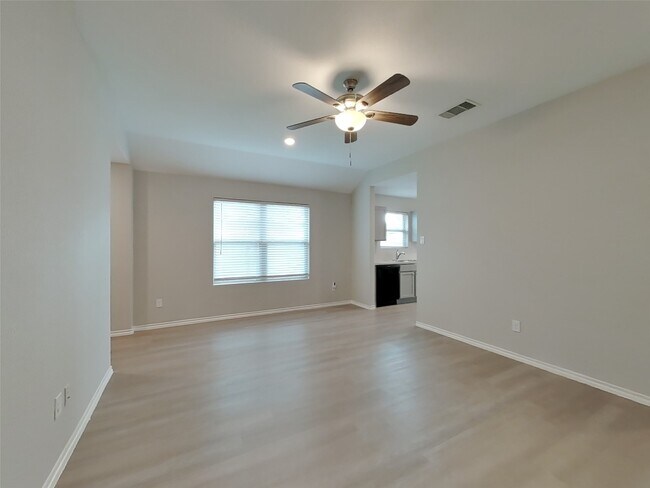 Building Photo - 11151 N Lake Mist Ln