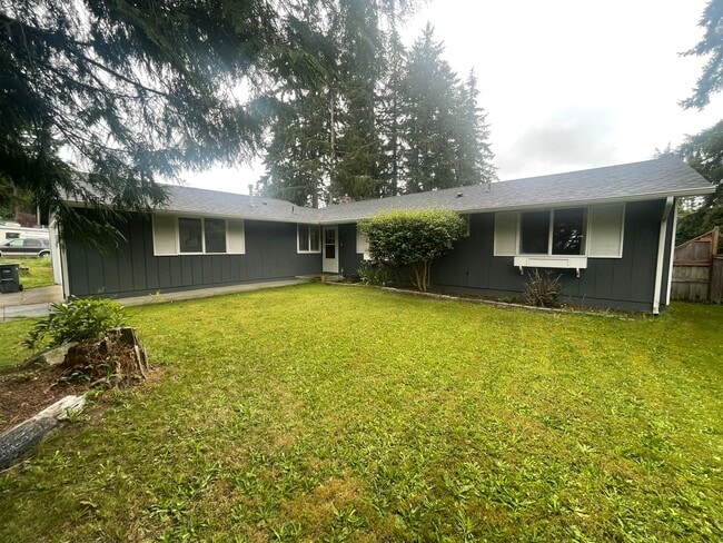 Building Photo - 4 Bedroom Home in Port Orchard