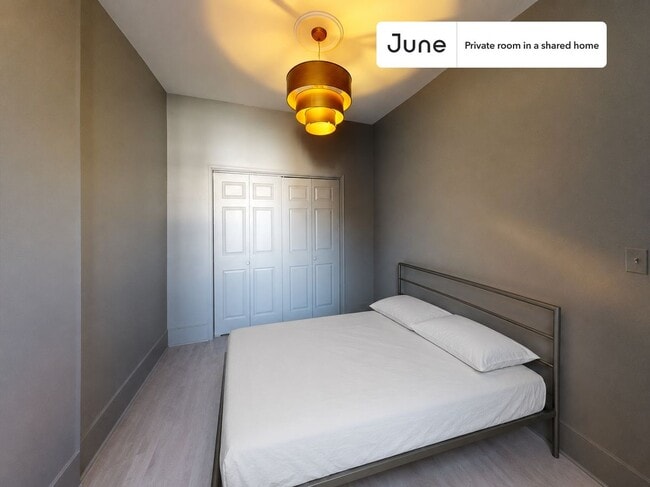 Building Photo - Room in Shared 4 bed/2 bath home in Columbia Heights