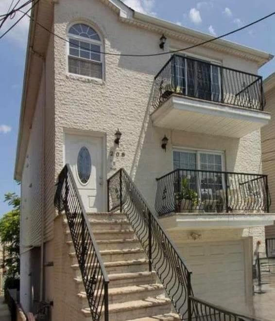 Building Photo - 208 68th St