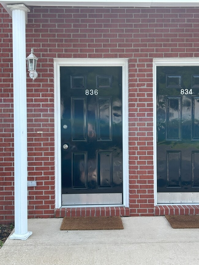 Building Photo - 836 Stonegate Ct