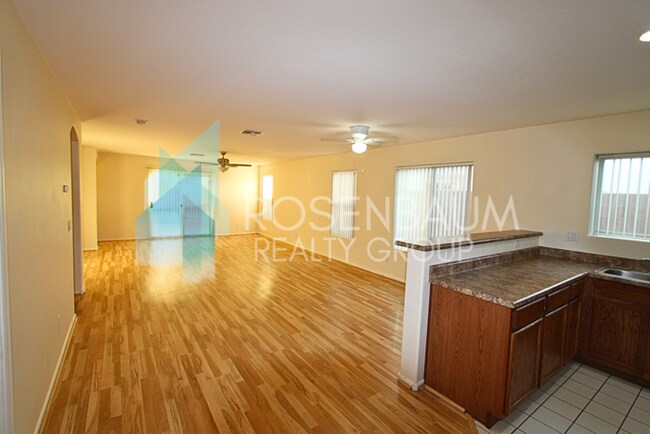 Building Photo - Great 3 bedroom, 2 bath home located in Go...