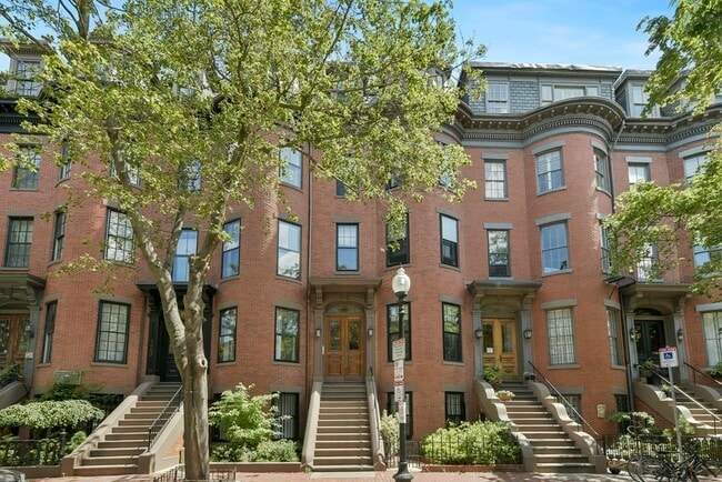 Building Photo - 121 Pembroke St