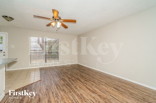 Foto del edificio - 6403 Redwood Ln