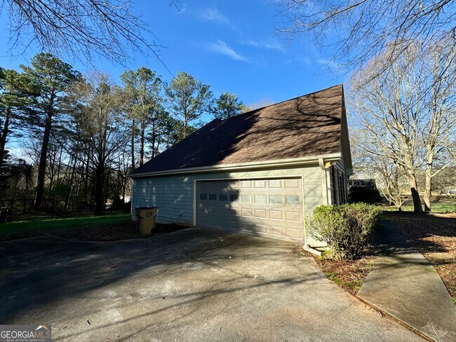 Building Photo - 114 Trailwood Ln
