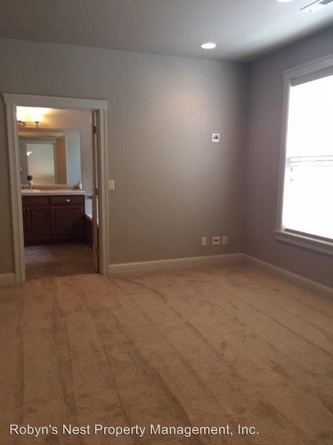 Building Photo - 5497 Willow Ct