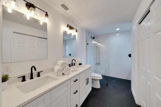 Foto del edificio - 9622 Oakhurst Rd