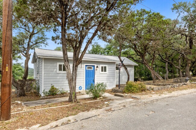 Photo - Charming Hilltop Cottage in Grey Forest Apartment