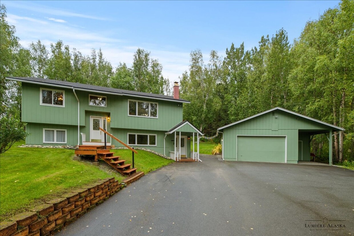 Primary Photo - Beautiful 4 Bedroom 2 Bathroom House!