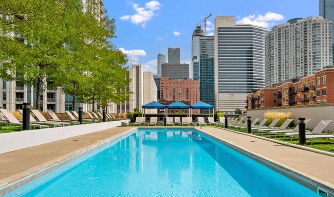 Foto del edificio - 353 N Des Plaines St