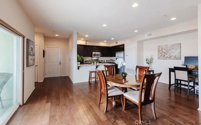 Building Photo - Rare Top-Floor Corner Condo in ThreeSixty at South Bay