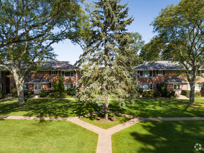 Building Photo - The Commons at North Babylon