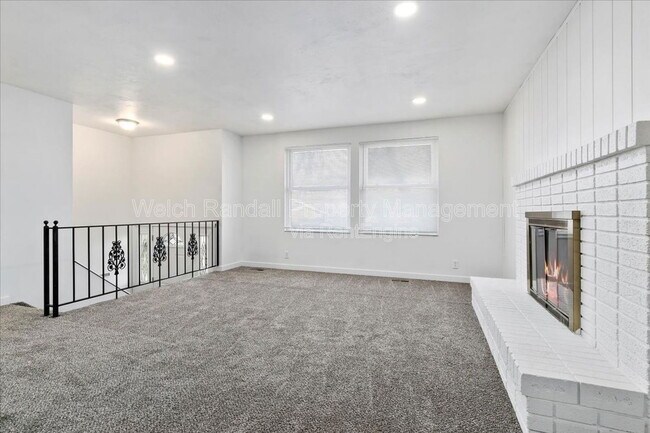 Foto del edificio - 3757 W Clermont Dr