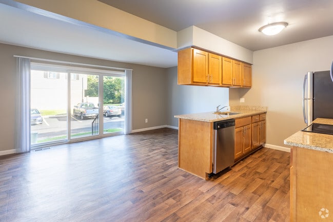 3 BR, 2.5 BA - Townhome, Upgraded - Woodbury Gardens Apartments & Townhomes