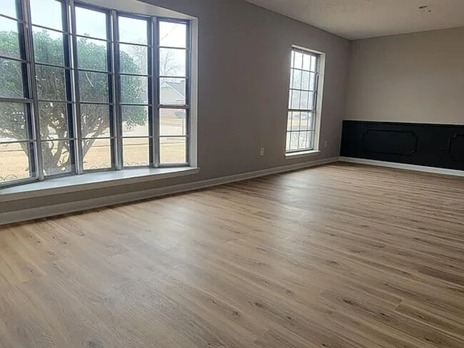 Building Photo - Timberlane beautiful home
