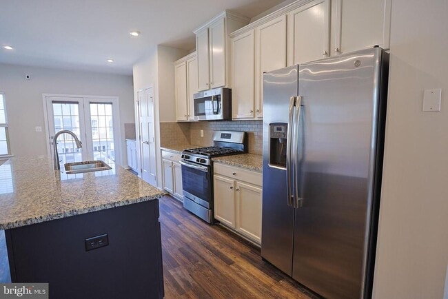 Building Photo - 18086 Red Cedar Rd