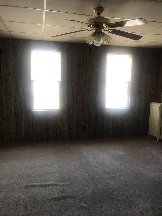 Building Photo - 3 bedroom 1.5 bathroom
