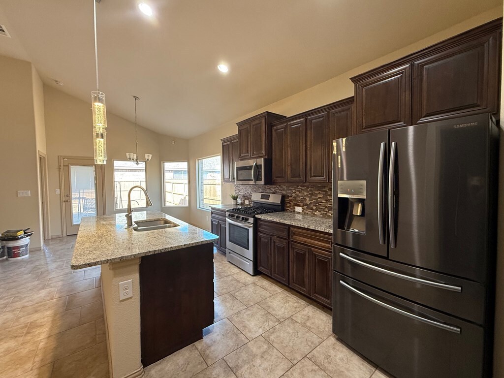Foto principal - 619 Victory Pkwy