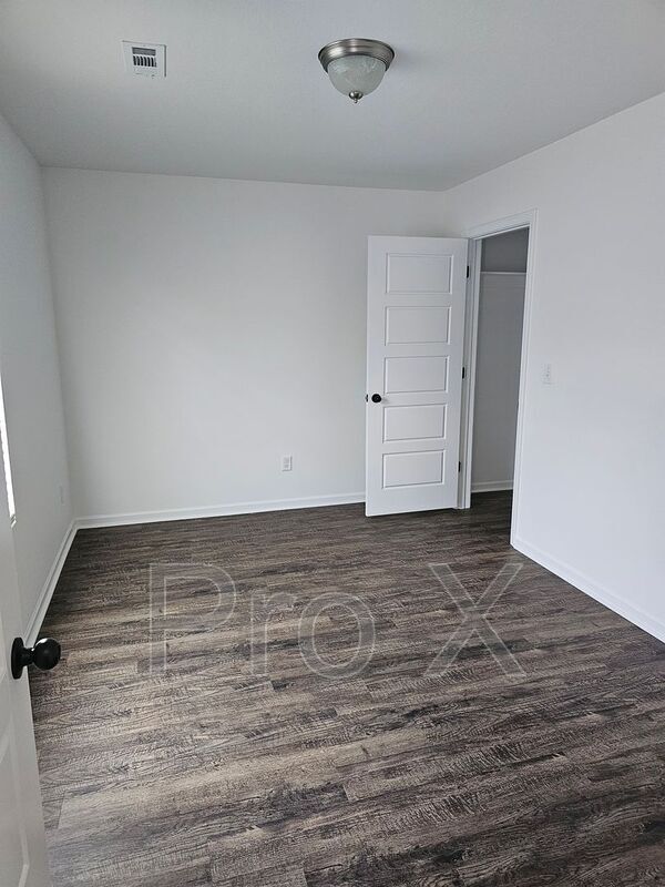 Building Photo - 511 N Roney St