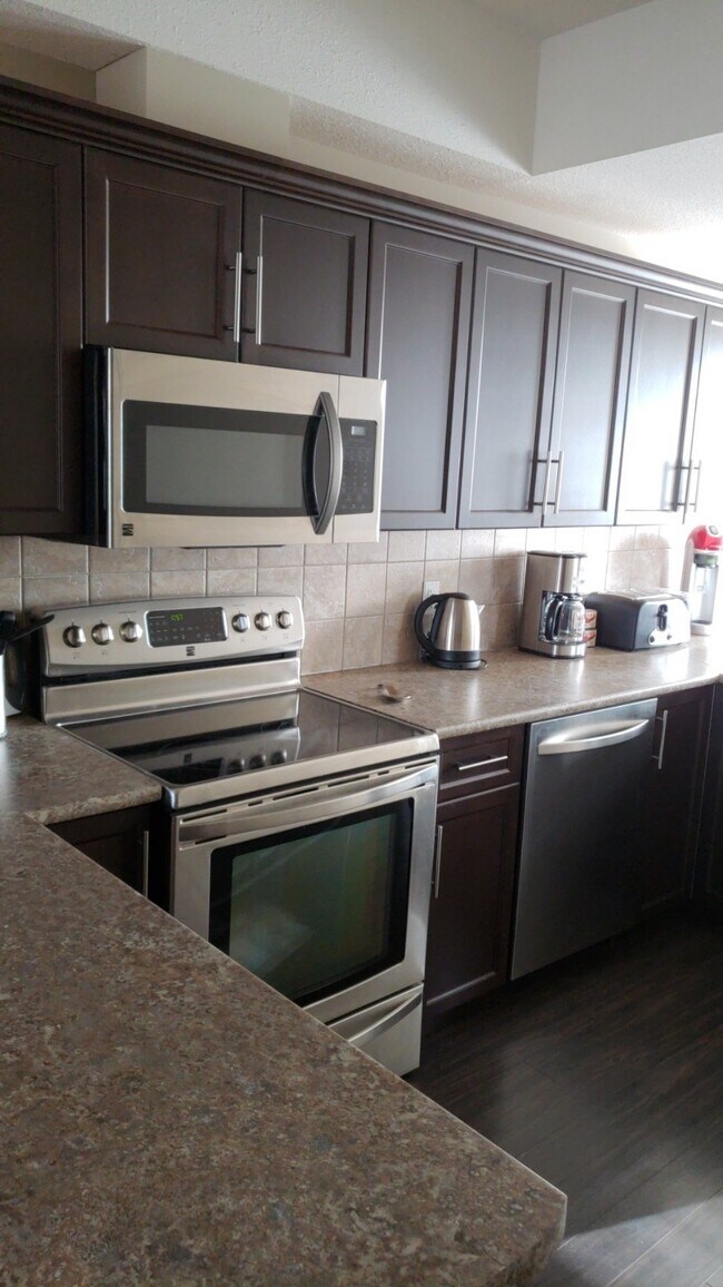 Photo du bâtiment - 3 Bed 2.5 Bath Unit in Fort Mcmurray, AB