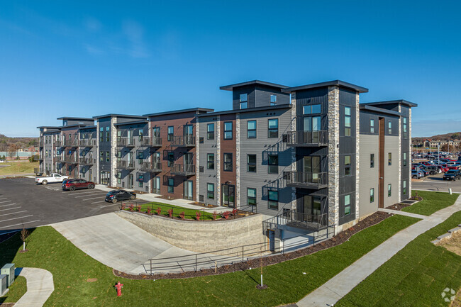 Exterior Apartment Building - River Ridge Luxury Apartments