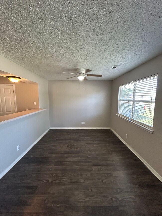 Building Photo - Charming 3 Bedroom, 2 Bath Home in the Hea...