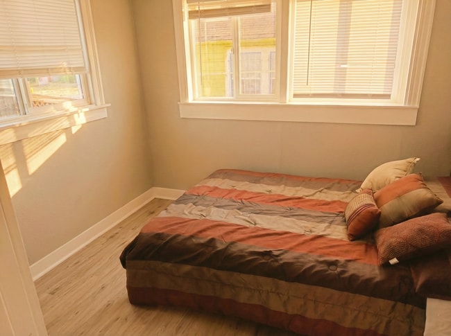 Building Photo - 8401 Plymouth St