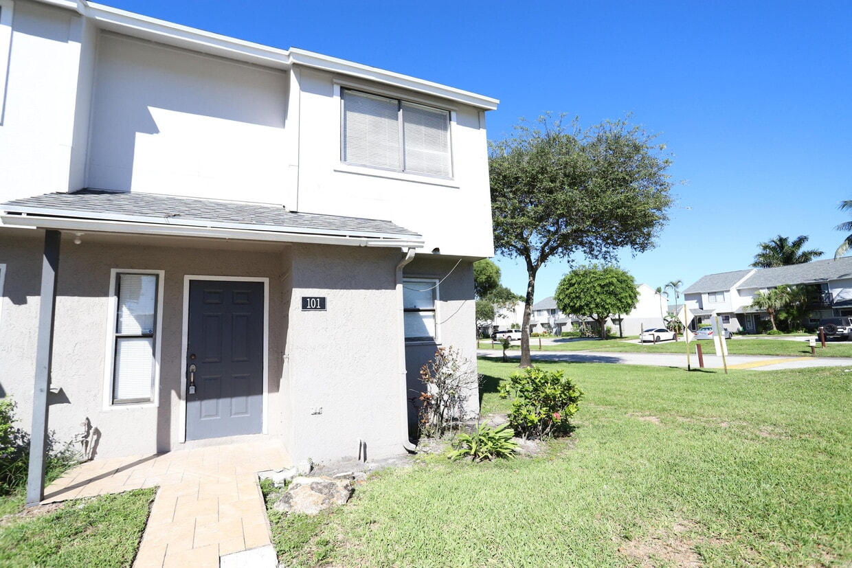 Primary Photo - 101 Shoreview Dr