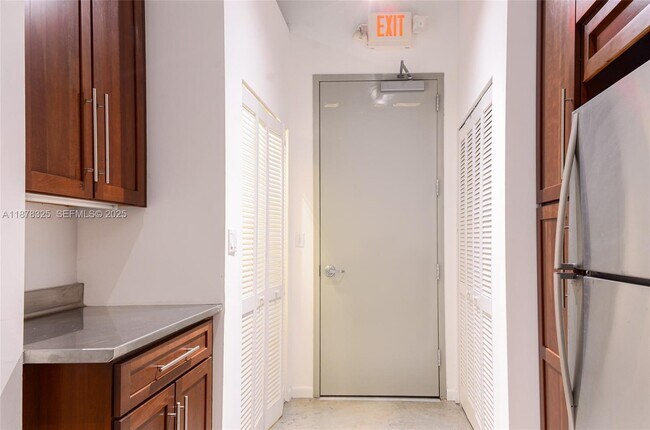 Foto del edificio - 250 NW 23rd St