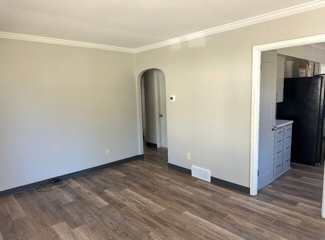 Building Photo - JP409-411 E. Bismark