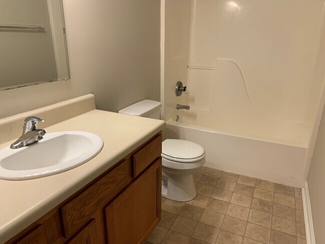 Foto del edificio - 448 Three Creeks Ct